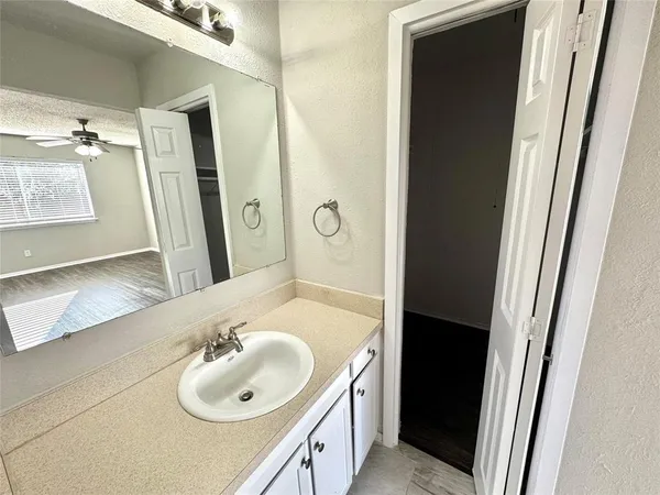 $1,975 | 2508 South Center Street, Arlington, TX 76014