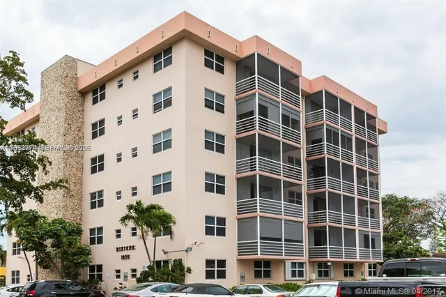 $161,500 | 1830 Dixianna Street, Unit 203, Hollywood, FL 33020