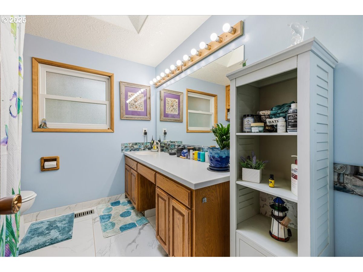 2398 Cole Road South Salem, OR 97306 - Photo 15 of 38