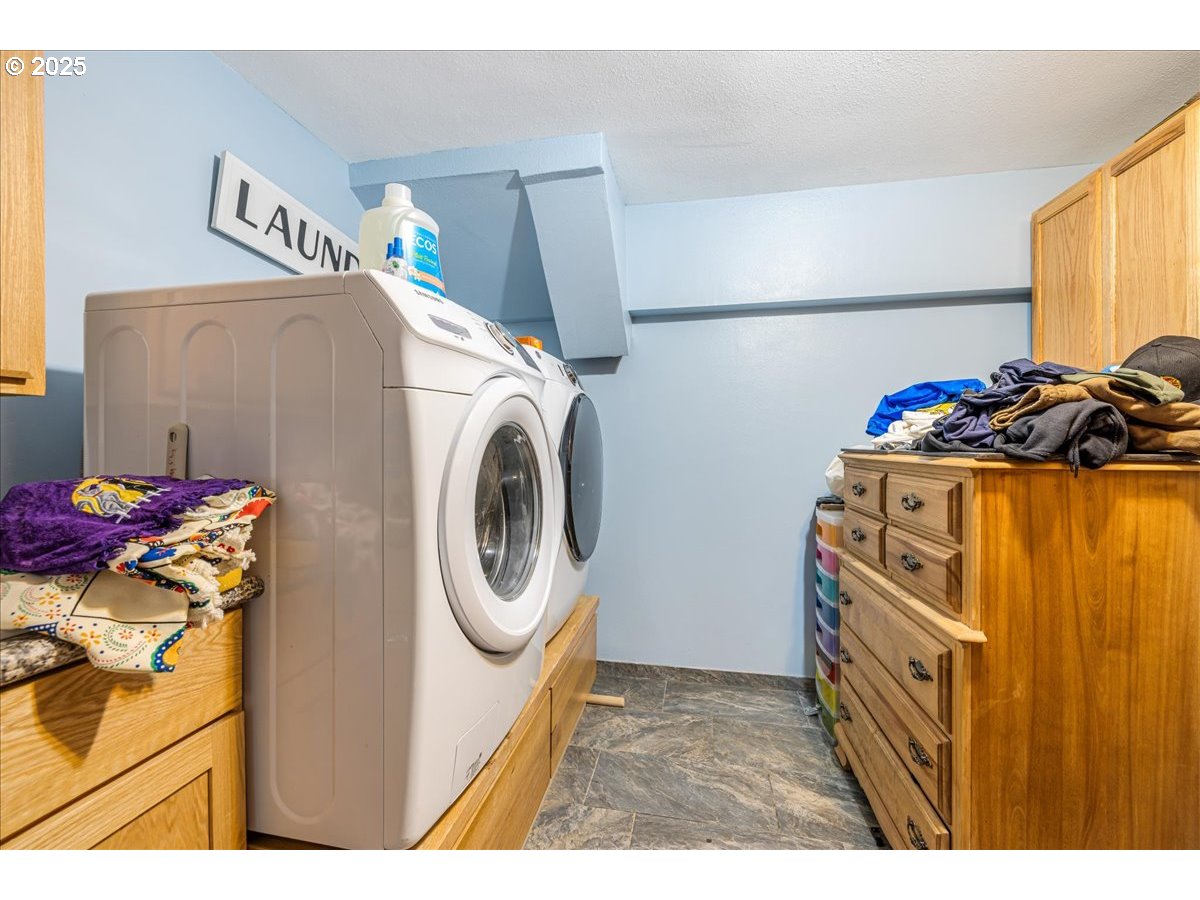 2398 Cole Road South Salem, OR 97306 - Photo 23 of 38