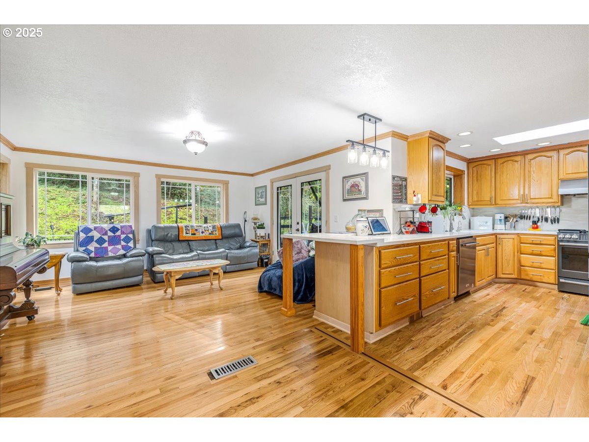 2398 Cole Road South Salem, OR 97306 - Photo 7 of 38