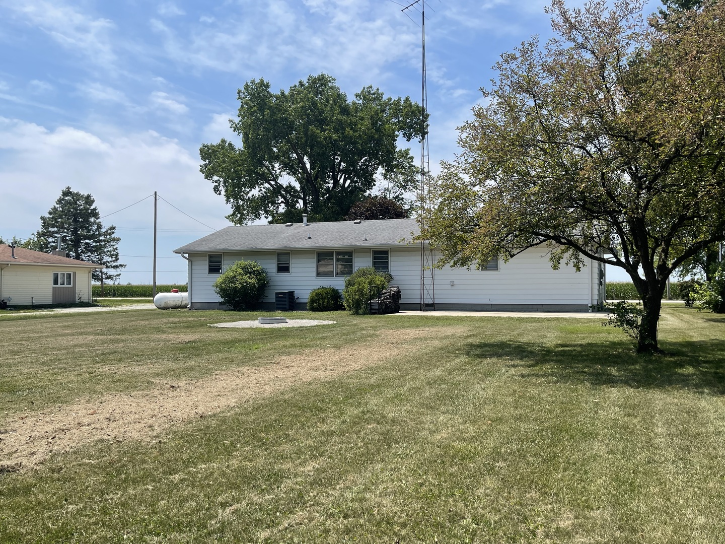 2775 Highway 115 Kankakee, IL 60901 - Photo 4 of 8 a view of a house with a yard