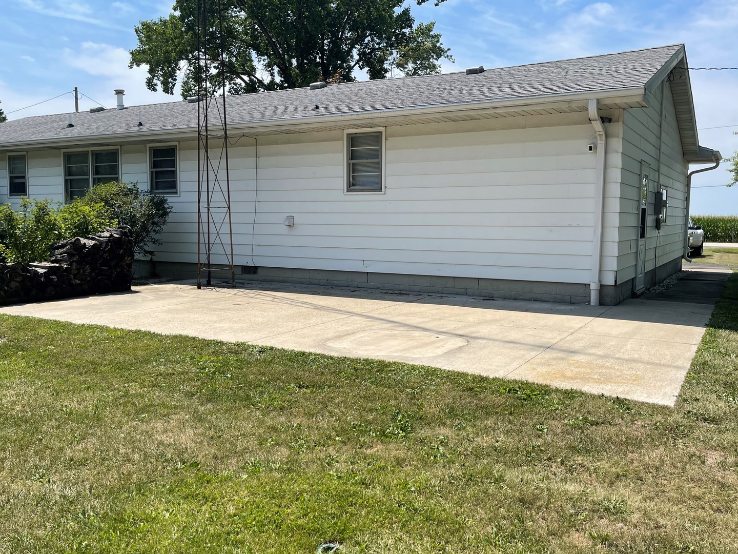 2775 Highway 115 Kankakee, IL 60901 - Photo 5 of 8 a view of outdoor space and yard