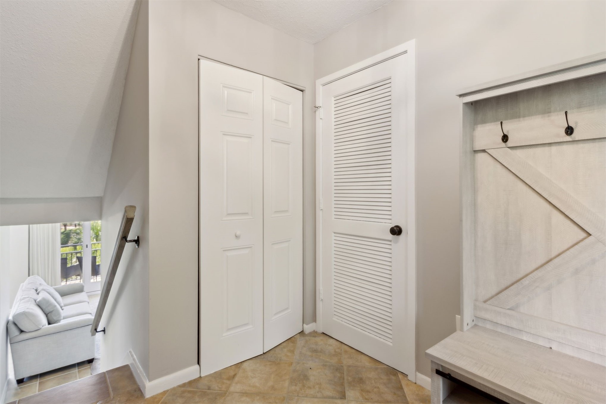 1165 Beach Walker Road, Unit 1165 Fernandina Beach, FL 32034 - Photo 32 of 45 a view of a hallway with furniture and entryway