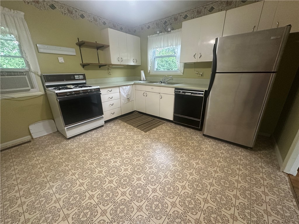 69 Faircrest Road Henrietta, NY 14623 - Photo 2 of 20