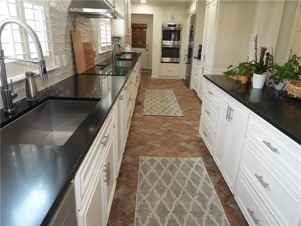 $549,000 | 220 Lake Shore Drive, Alma, GA 31510