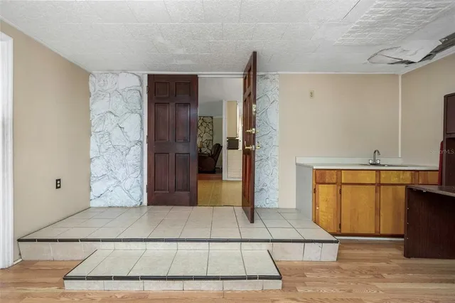 a view of entryway with a couch