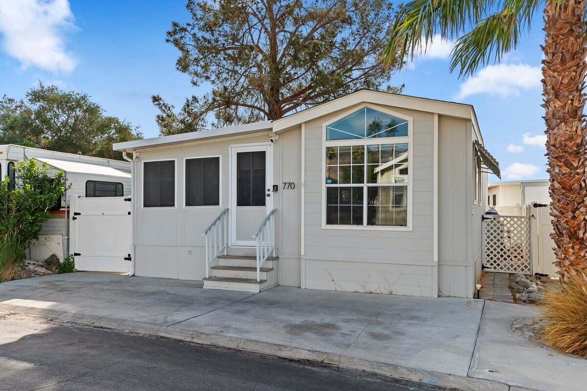 74711 Dillon Road, Unit 770 Desert Hot Springs, CA 92241 - Photo 4 of 33 770 3