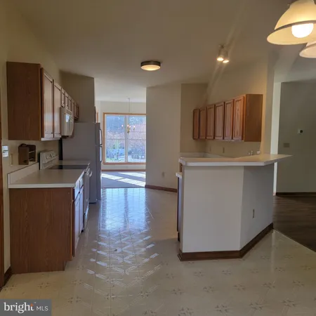 $1,950 | 73 Lake Caroline Drive, Ruther Glen, VA 22546