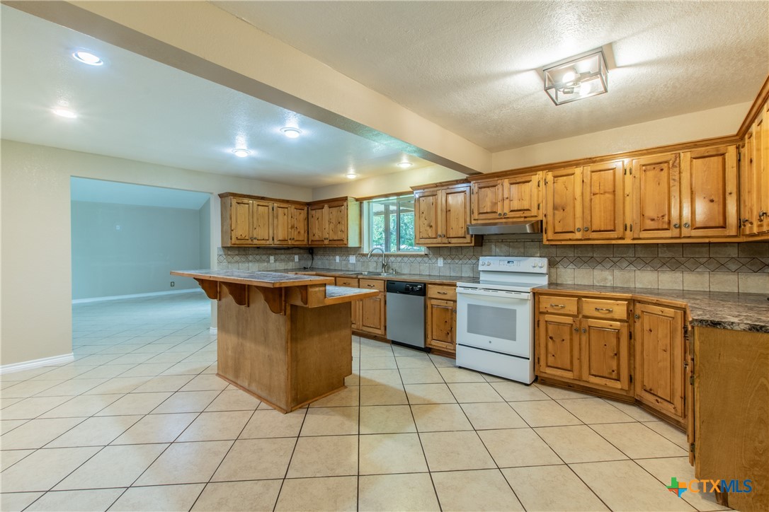 8433 Aycock Road Moody, TX 76557 - Photo 7 of 25