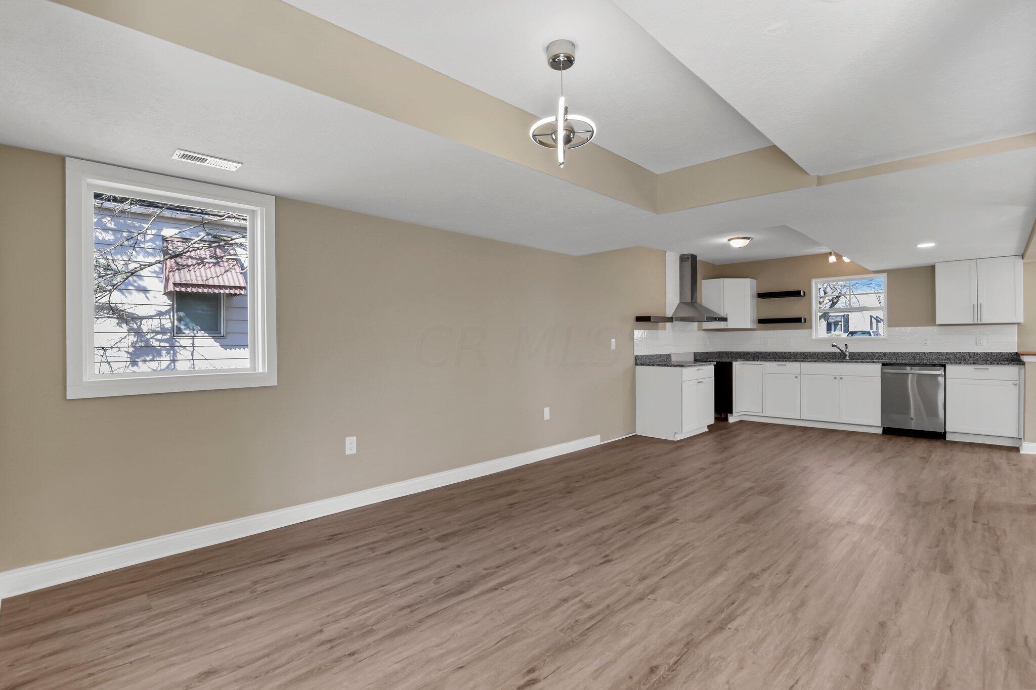 2797 McGuffey Road Columbus, OH 43211 - Photo 10 of 28 15-web-or-mls-0N4A1514