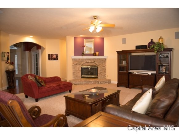 6209 Treyburn Court Springfield, IL 62711 - Photo 10 of 24 Gallery Image 10