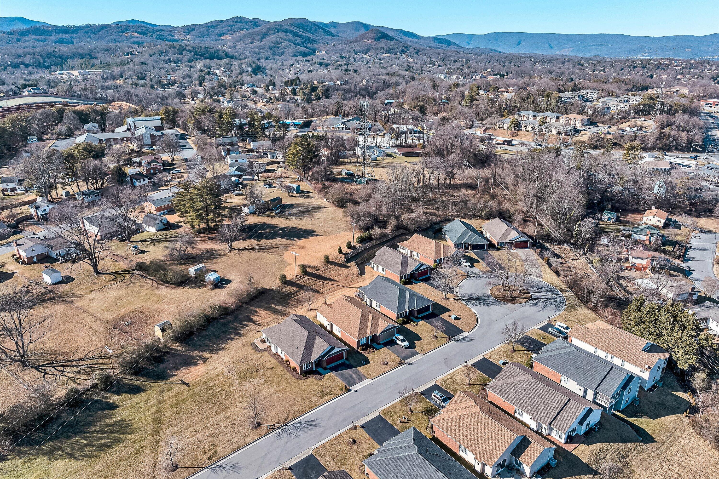 4530 Colonial Pl Drive Roanoke, VA 24018 - Photo 34 of 39 an aerial view of residential houses with outdoor space