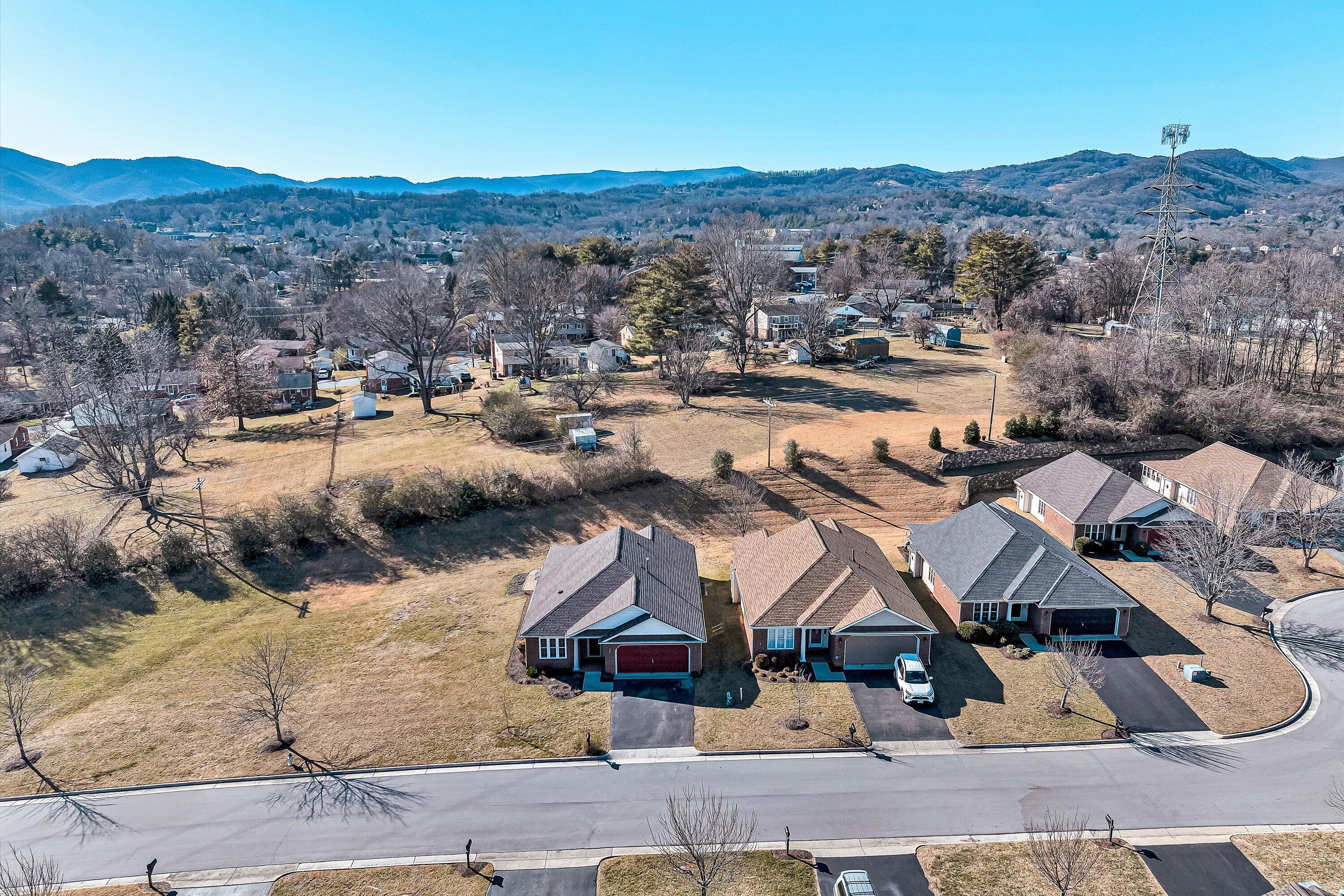 4530 Colonial Pl Drive Roanoke, VA 24018 - Photo 37 of 39 an aerial view of residential houses and outdoor space