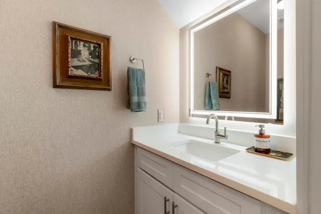 $3,250 | 1148 Webberville Road, Unit 6, Austin, TX 78721