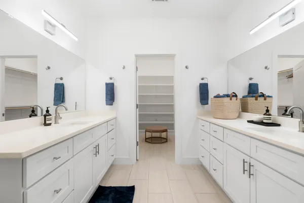 a en suite bathroom with double sink and a mirror