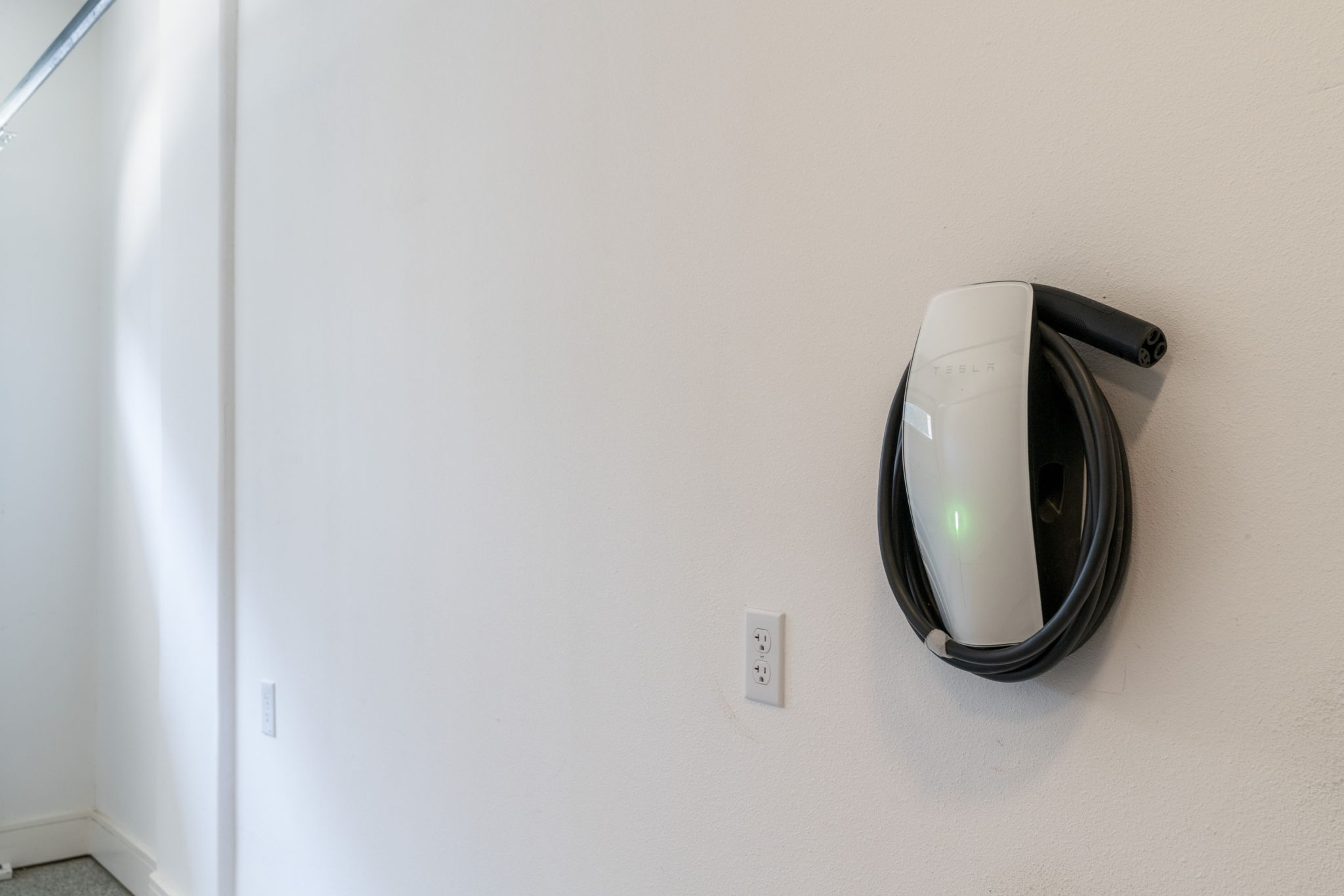 1148 Webberville Road, Unit 6 Austin, TX 78721 - Photo 29 of 34 a view of a mirror in a room