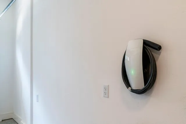 $3,250 | 1148 Webberville Road, Unit 6, Austin, TX 78721