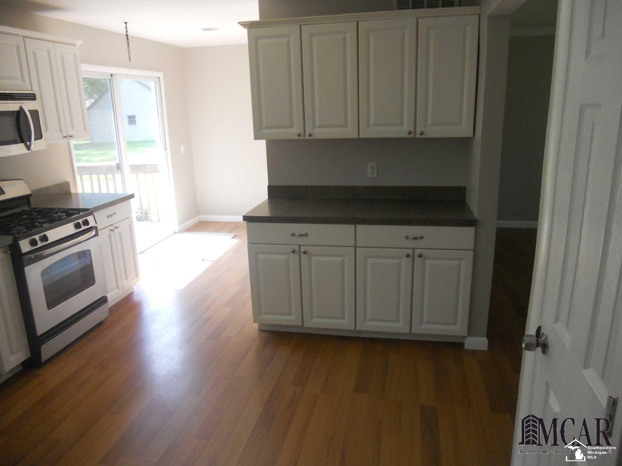 13784 Alton Road Monroe, MI 48161 - Photo 7 of 14 21453739-6.JPG