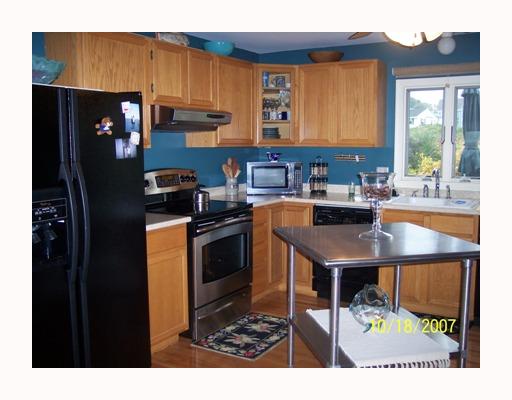 131 Ocean Road Narragansett, RI 02882 - Photo 2 of 5 Kitchen.