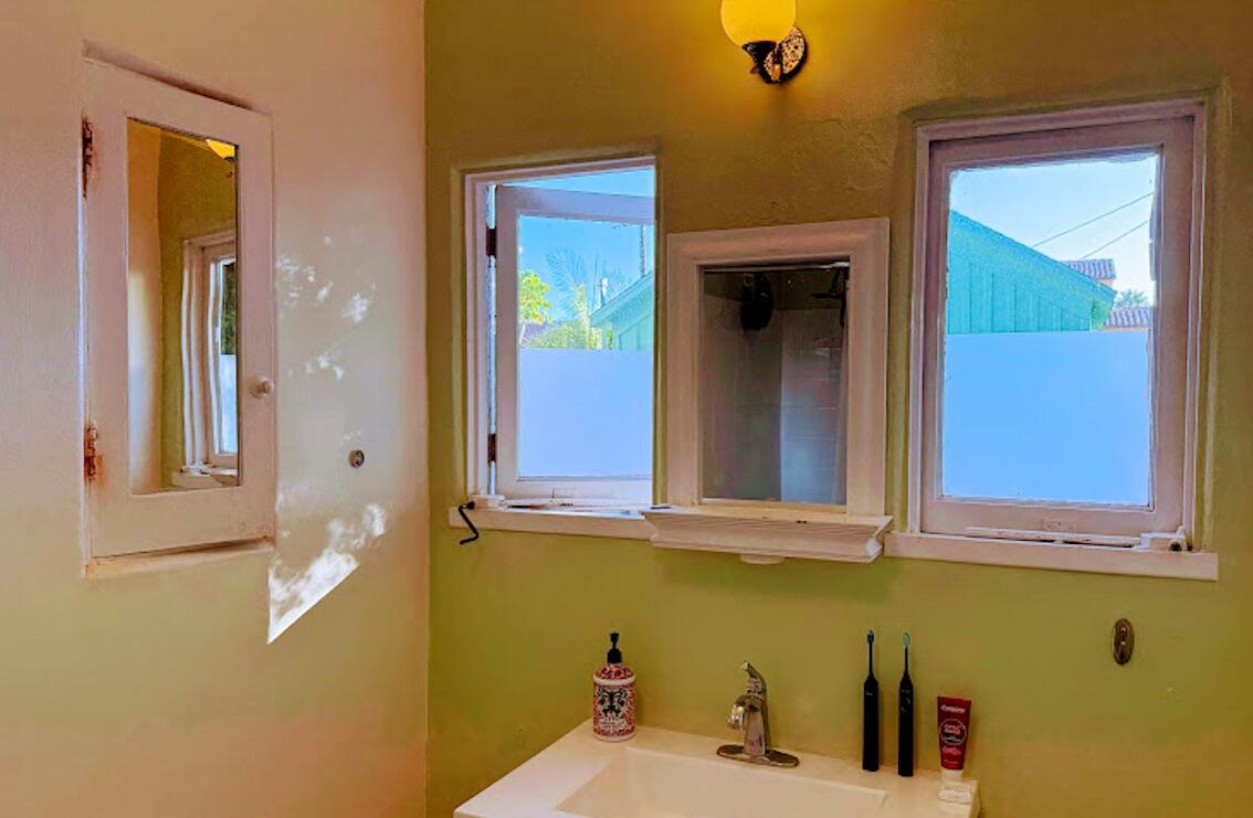 1221 Laguna Street Santa Barbara, CA 93101 - Photo 16 of 17 16) 63646-68de94f34cf98