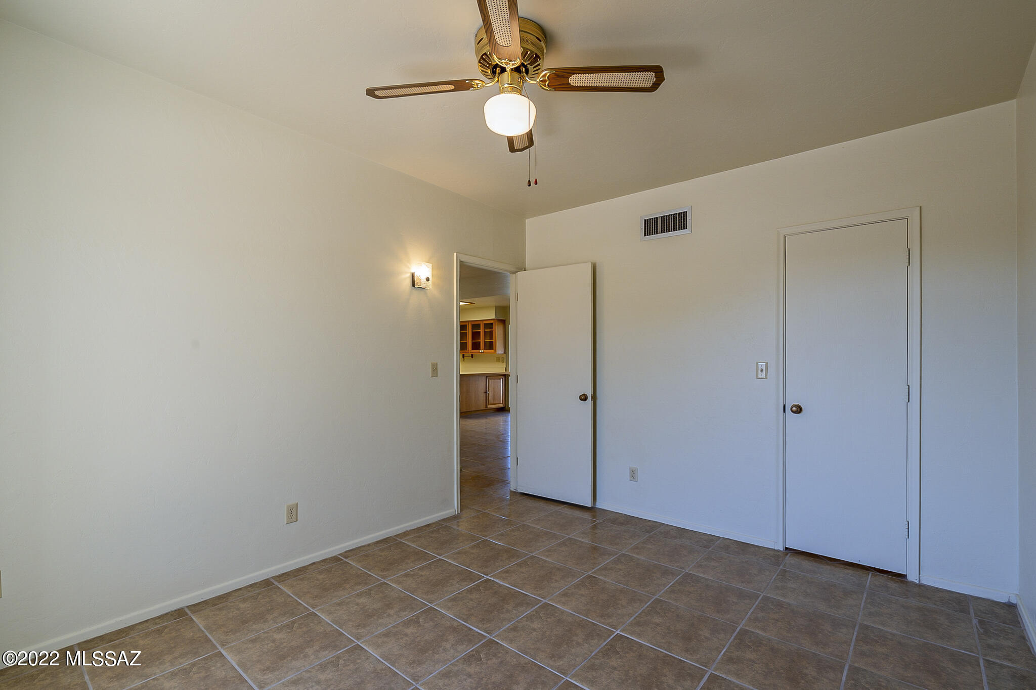 8951 East Bears Path Road Tucson, AZ 85749 - Photo 28 of 41 a view of an empty room with a ceiling fan
