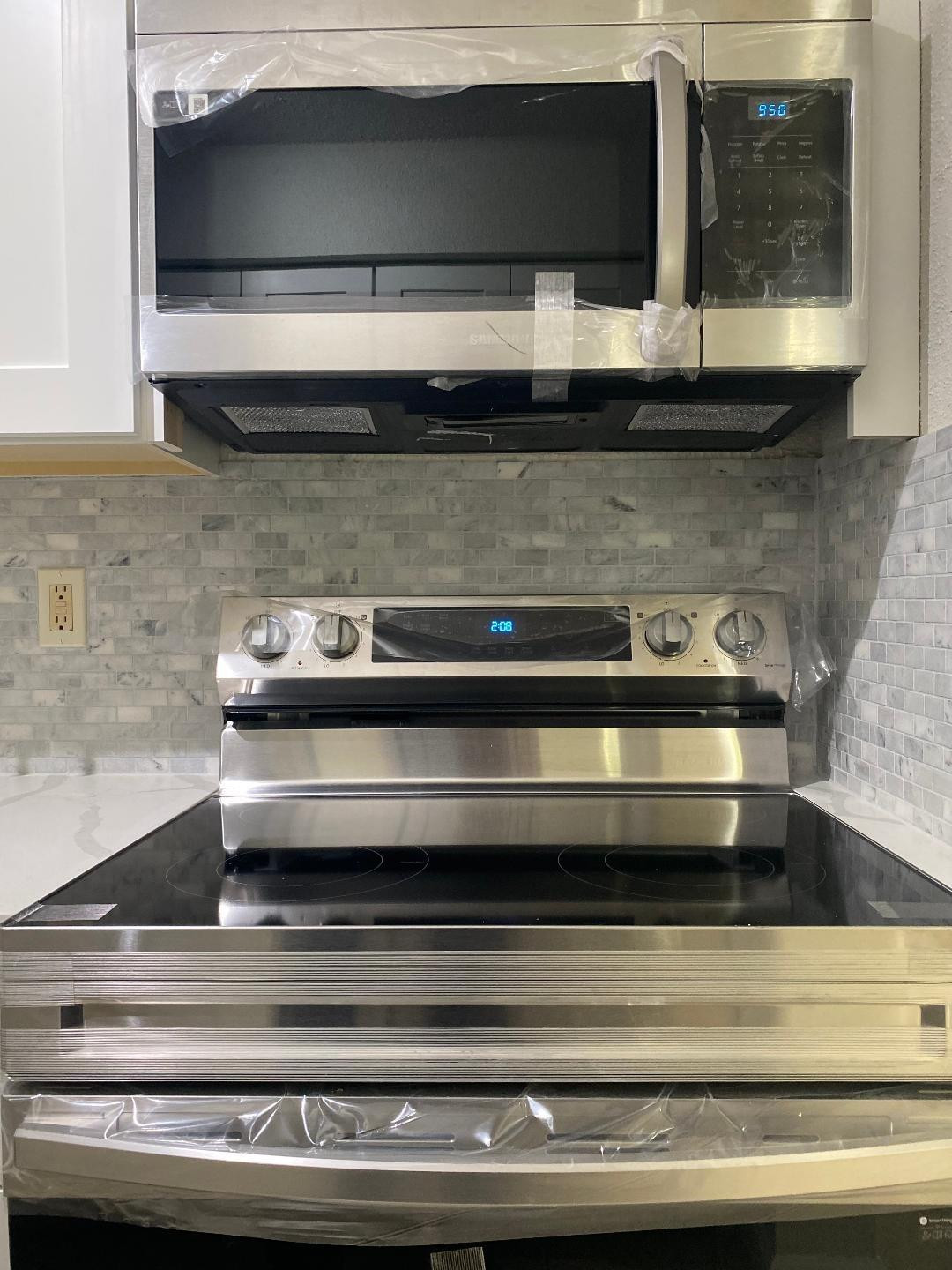 755 Riverside Drive, Unit 1337 Coral Springs, FL 33071 - Photo 12 of 37 a close view of stove top oven
