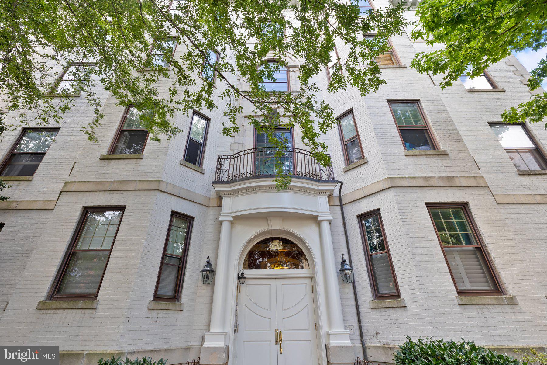 3020 Dent Place Northwest, Unit 30W Washington, DC 20007 - Photo 1 of 37 a view of building with a tub
