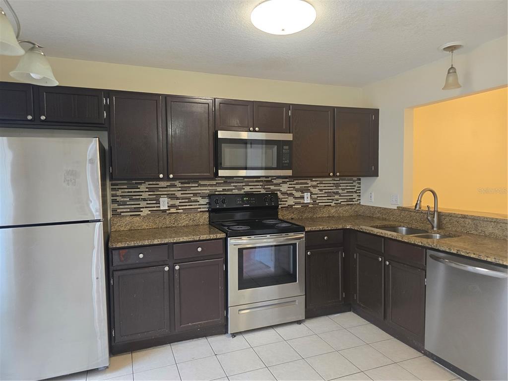 2351 Water View Loop Kissimmee, FL 34743 - Photo 4 of 26