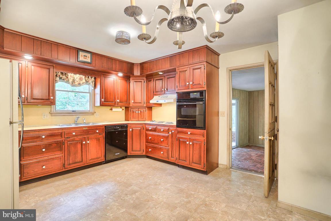 2254 Quentin Road Lebanon, PA 17042 - Photo 2 of 68 Gallery Image 2