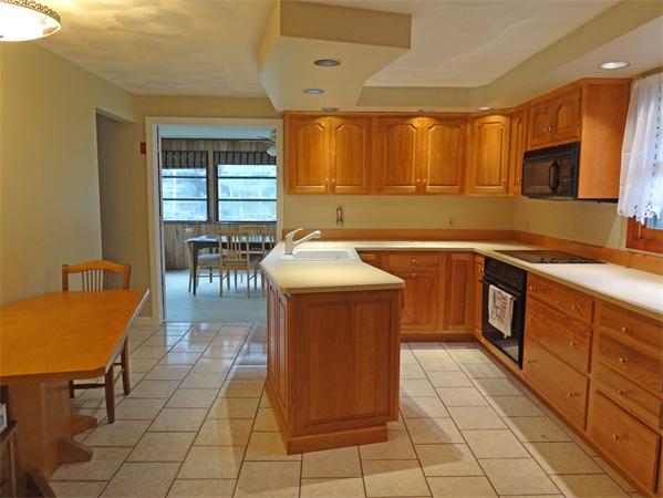 33 Tadmuck Road Westford, MA 01886 - Photo 2 of 15