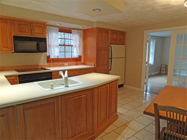 33 Tadmuck Road Westford, MA 01886 - Photo 3 of 15
