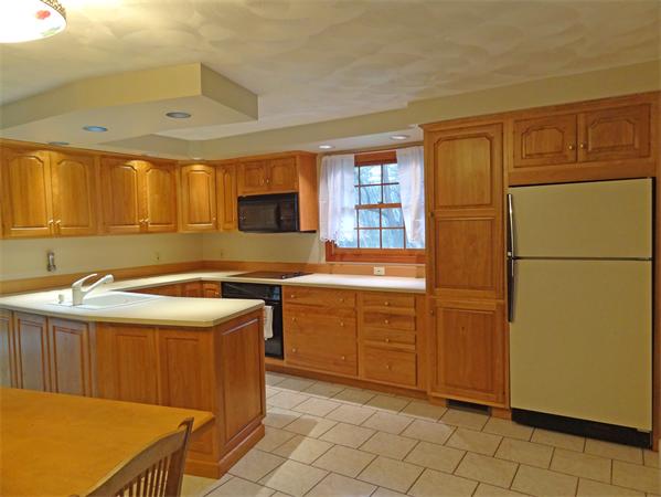 33 Tadmuck Road Westford, MA 01886 - Photo 4 of 15