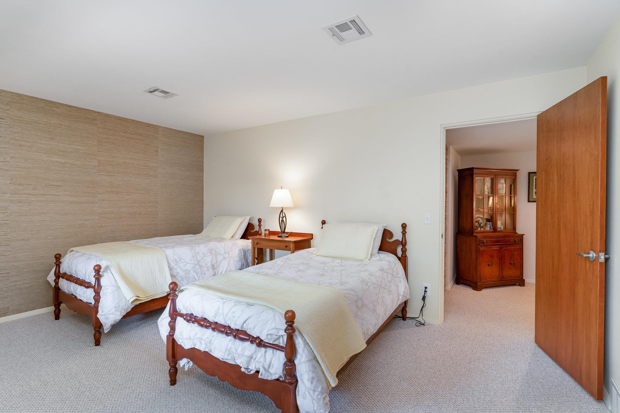 527 Hillcrest Road Midland, MI 48640 - Photo 39 of 44 Gallery Image 39
