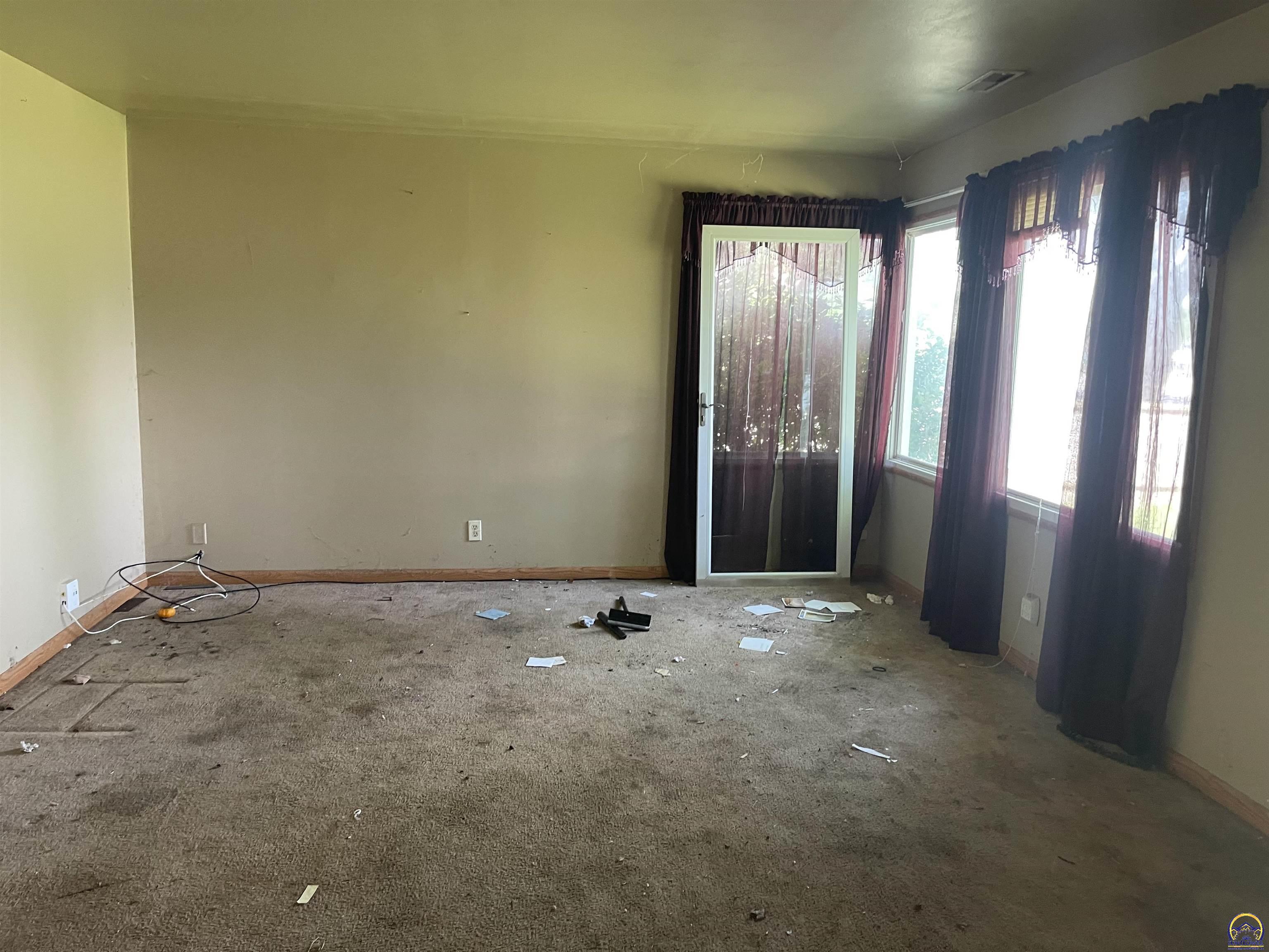 3404 Southwest Burlingame Road Topeka, KS 66611 - Photo 5 of 13