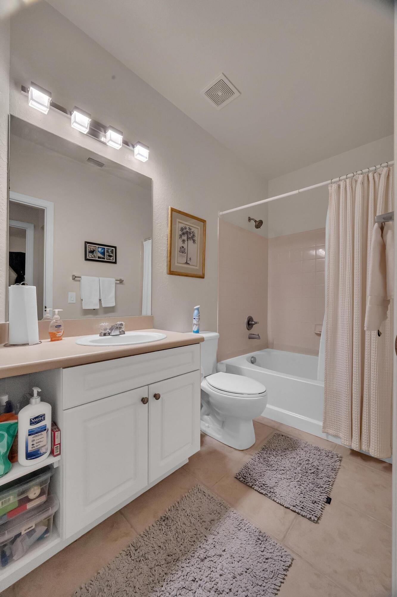 367 Southeast Rogers Court Stuart, FL 34994 - Photo 14 of 35 a bathroom with a toilet a sink and a bathtub