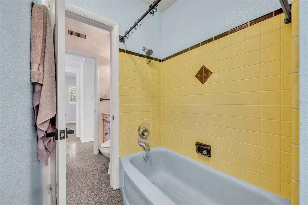 1601 Triangle Avenue Orlando, FL 32806 - Photo 21 of 25