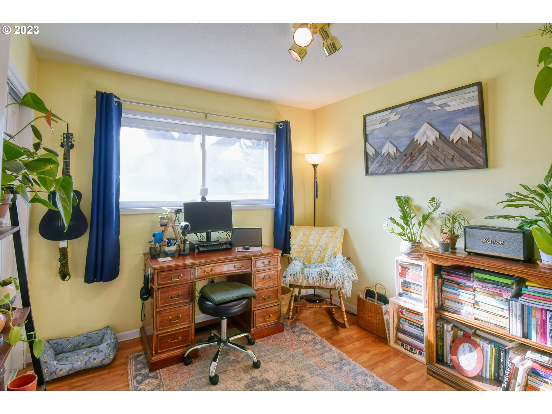 2437 Southwest Ladow Avenue Pendleton, OR 97801 - Photo 18 of 32 a workspace with furniture and a potted plant