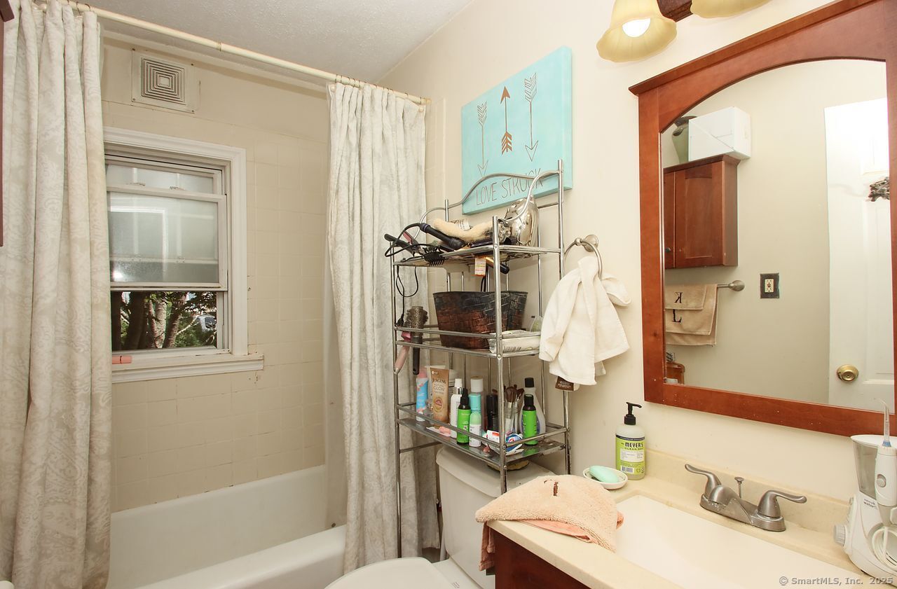 520 Hartford Turnpike Hamden, CT 06517 - Photo 16 of 32