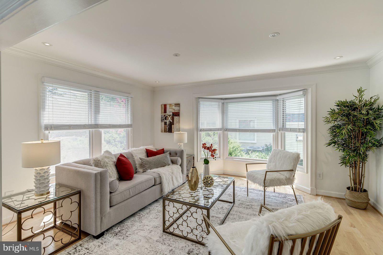 2064 Madrillon Road Vienna, VA 22182 - Photo 22 of 68 Sunny living room
