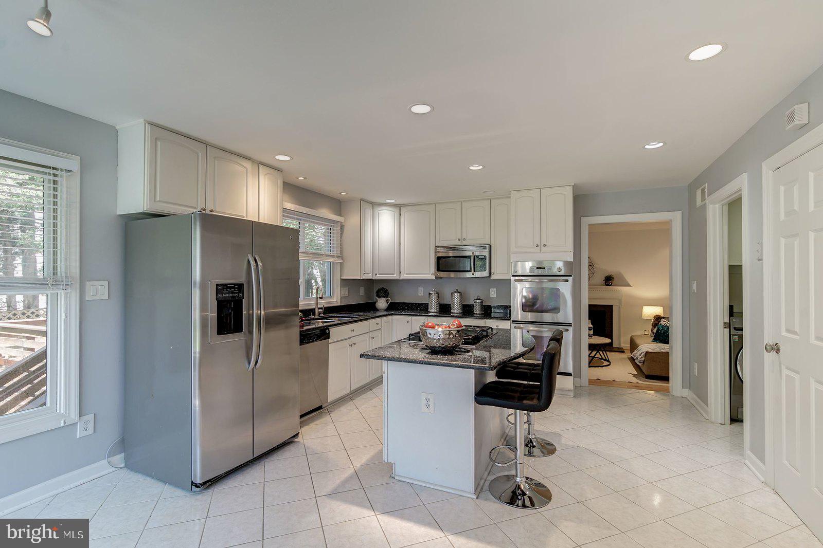 2064 Madrillon Road Vienna, VA 22182 - Photo 32 of 68 Chef's kitchen