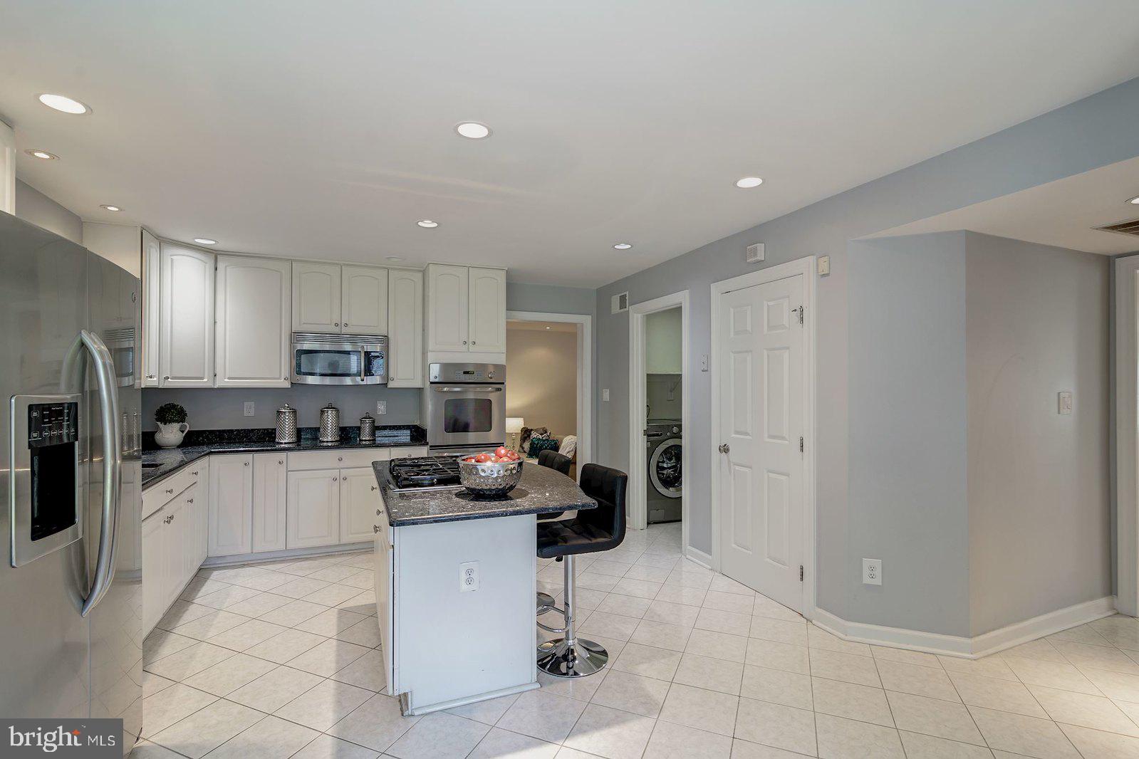 2064 Madrillon Road Vienna, VA 22182 - Photo 33 of 68 Chef's kitchen