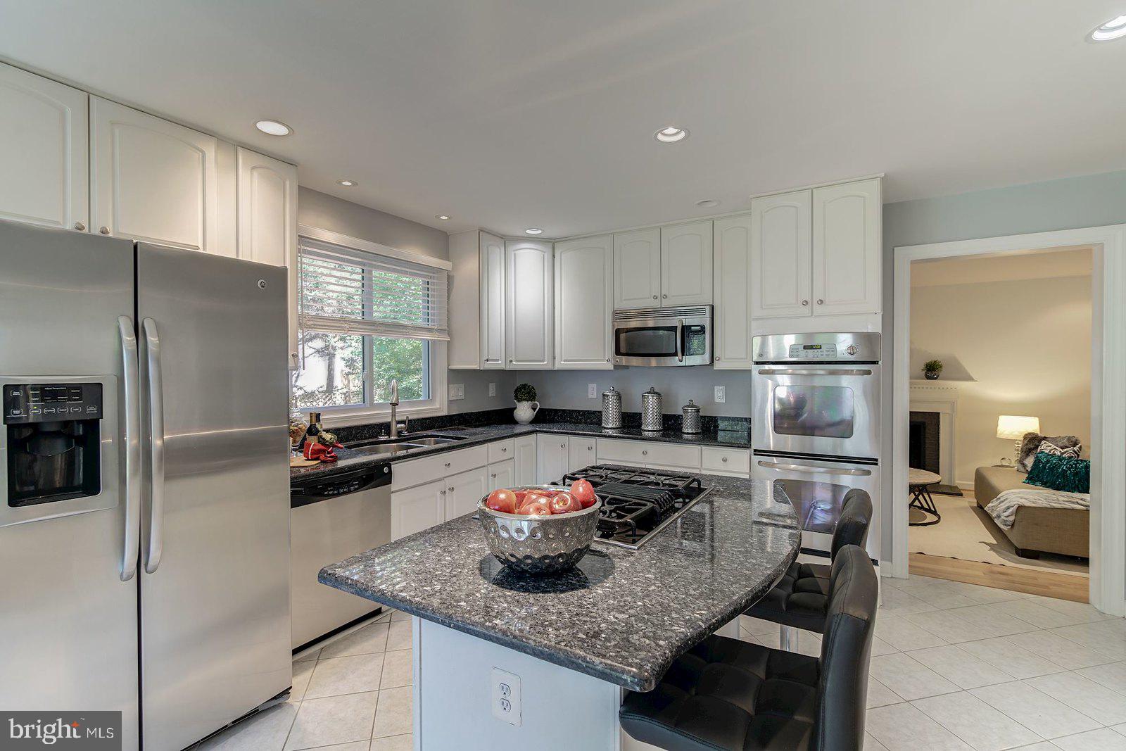 2064 Madrillon Road Vienna, VA 22182 - Photo 34 of 68 Chef's kitchen