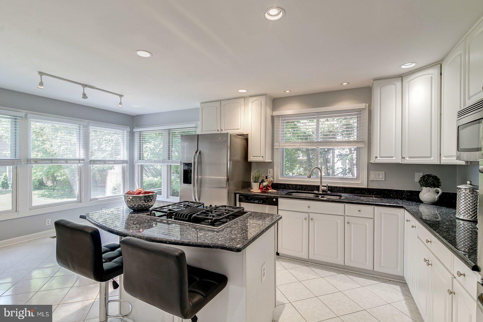 2064 Madrillon Road Vienna, VA 22182 - Photo 37 of 68 Chef's kitchen