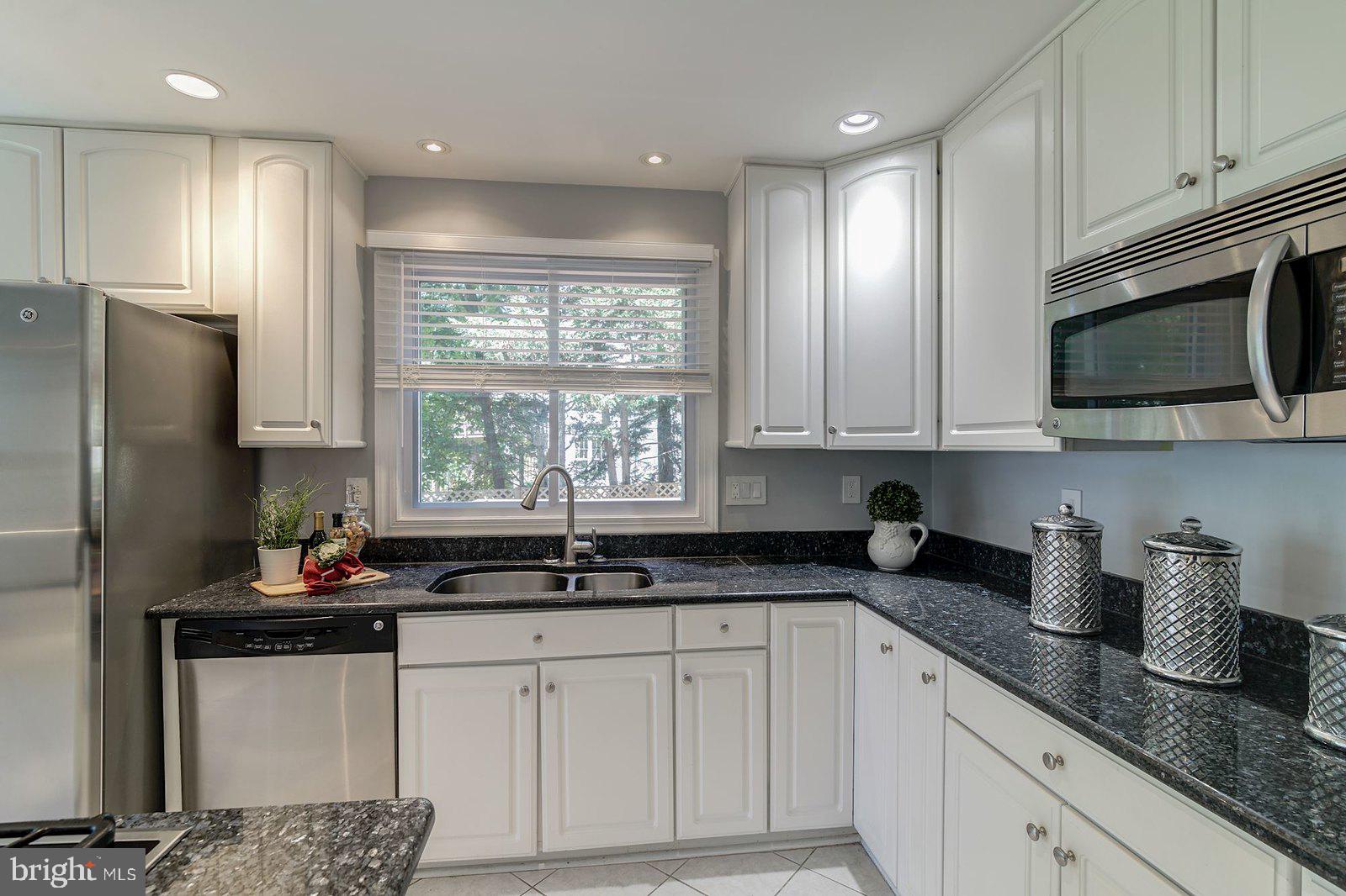 2064 Madrillon Road Vienna, VA 22182 - Photo 38 of 68 Chef's kitchen