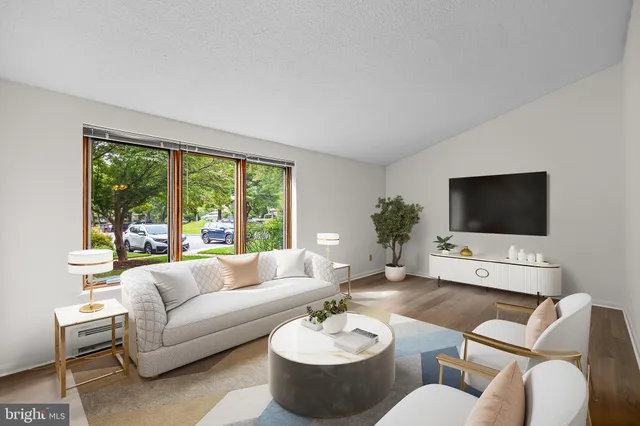 $430,000 | 15 Oakridge Court, Lutherville-Timonium, MD 21093