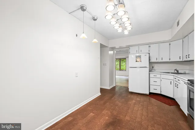 $430,000 | 15 Oakridge Court, Lutherville-Timonium, MD 21093