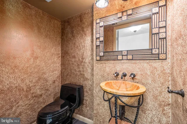 $430,000 | 15 Oakridge Court, Lutherville-Timonium, MD 21093