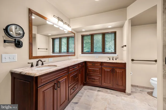 $430,000 | 15 Oakridge Court, Lutherville-Timonium, MD 21093