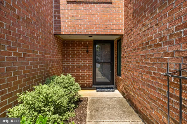 $430,000 | 15 Oakridge Court, Lutherville-Timonium, MD 21093
